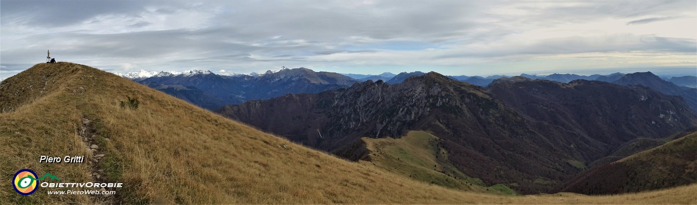 56 Panoramica tra il Baciamorti (2006  m) e l'Aralalta (2003 m).jpg